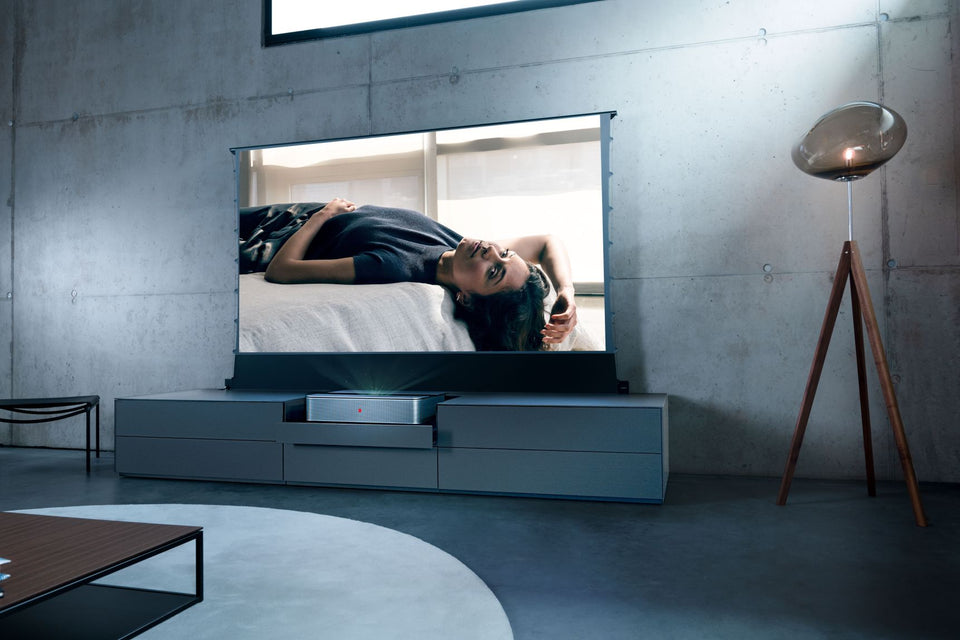 Lowboard KETTNAKER Soma Mediamöbel für Beamer mit Celexon UST Bodenleinwand